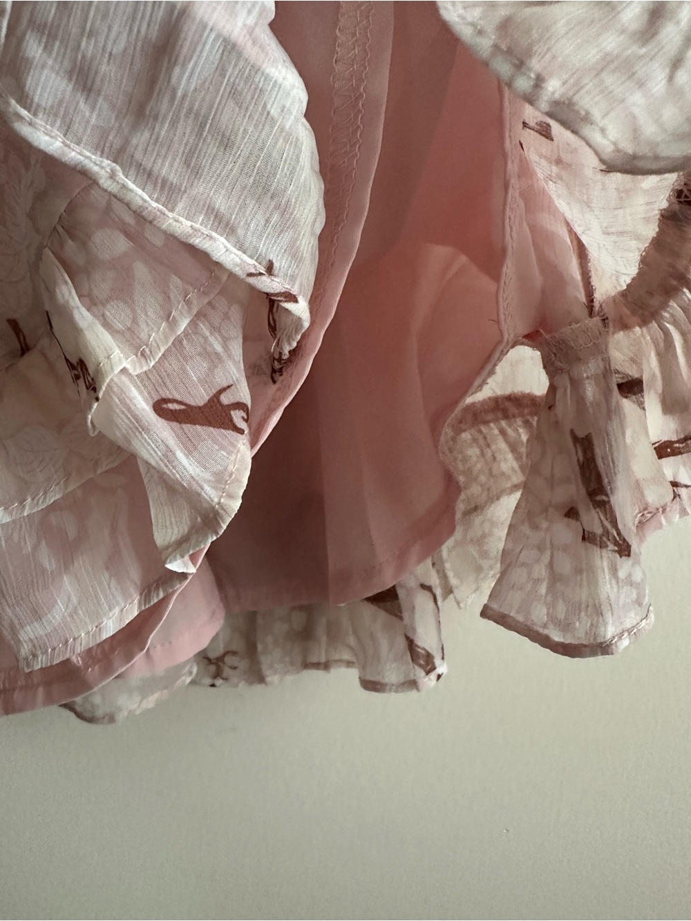 Selfie Leslie • Kirra Puff Sleeve Ruched Bodice Dress Botanic Print Pink - Picture 5 of 10